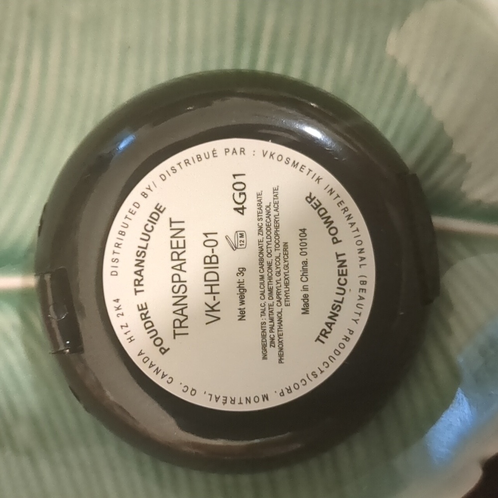 Translucent Powder - Picture 2 of 3